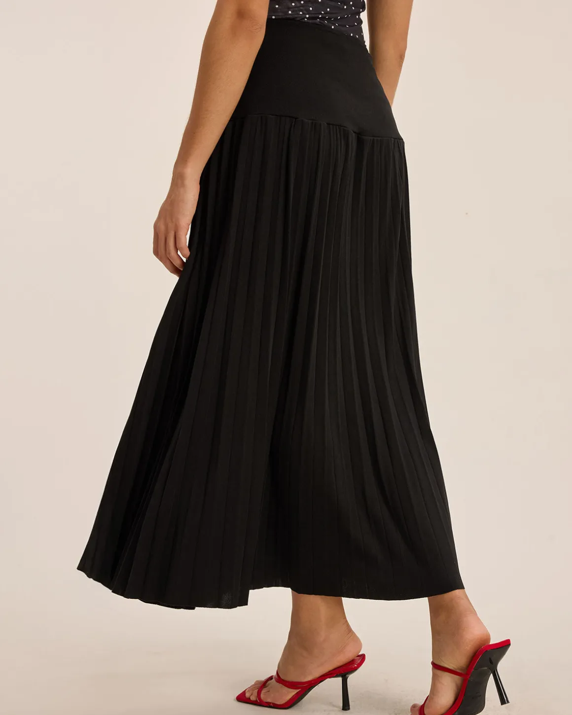 Black Elastic Waist Pleated Midi Skirt