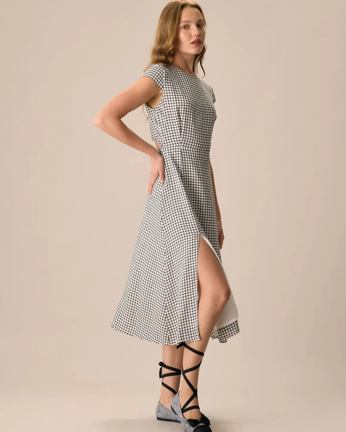 The Black Round Neck Cap Sleeve Plaid Midi Dress