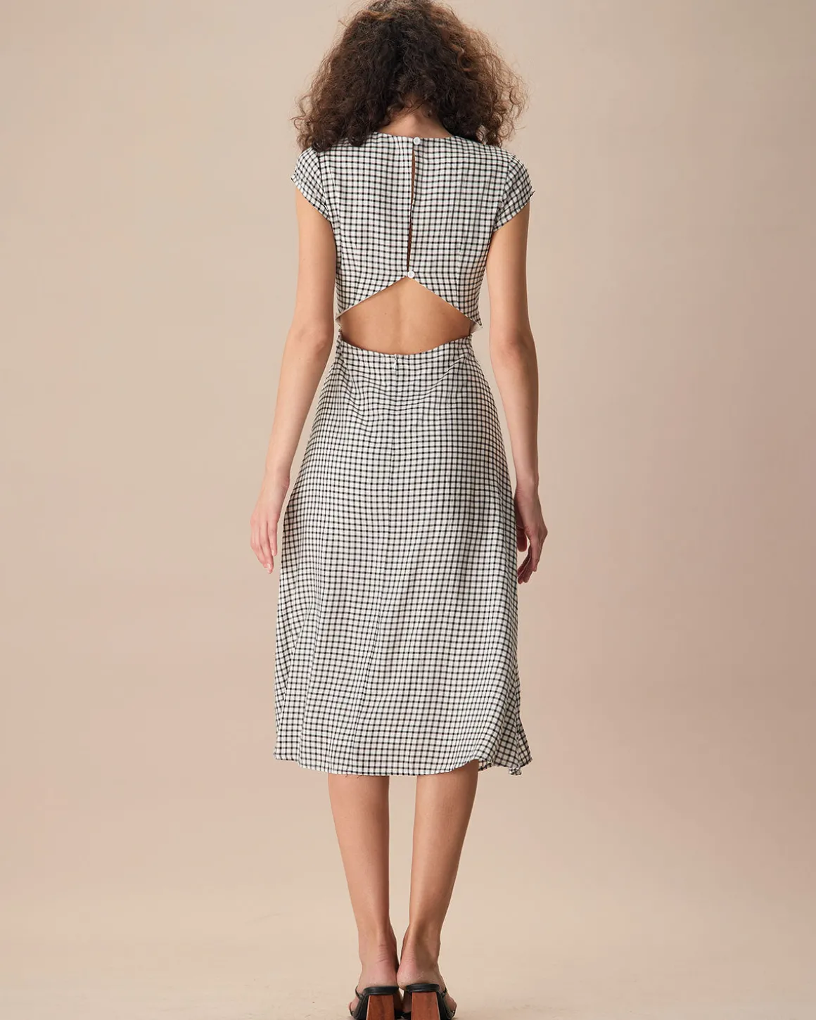 The Black Round Neck Cap Sleeve Plaid Midi Dress