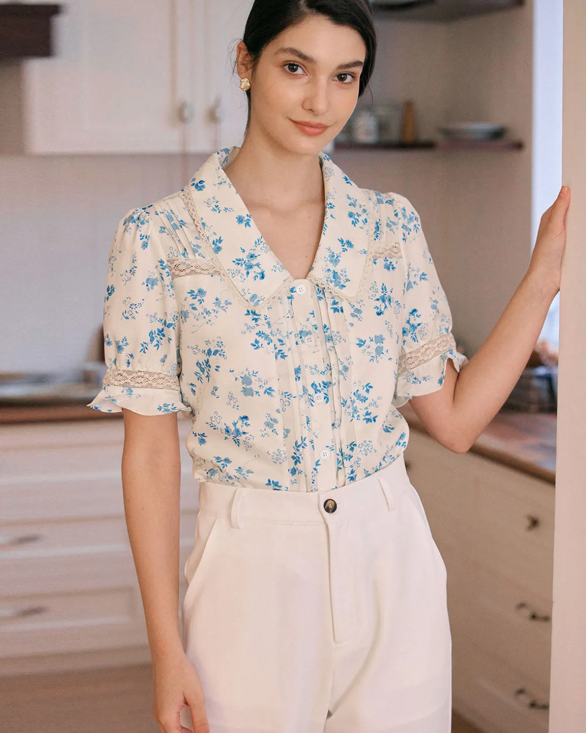 The Lace Spliced Pleated Floral Shirt