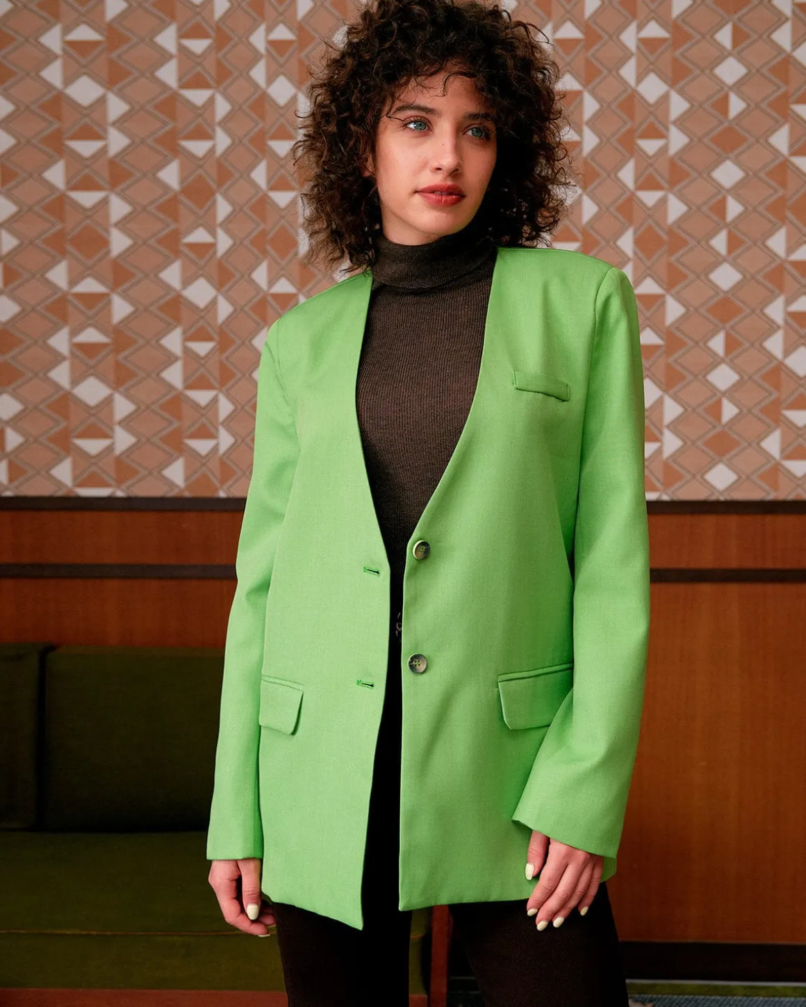 The Solid V Neck Button-up Blazer