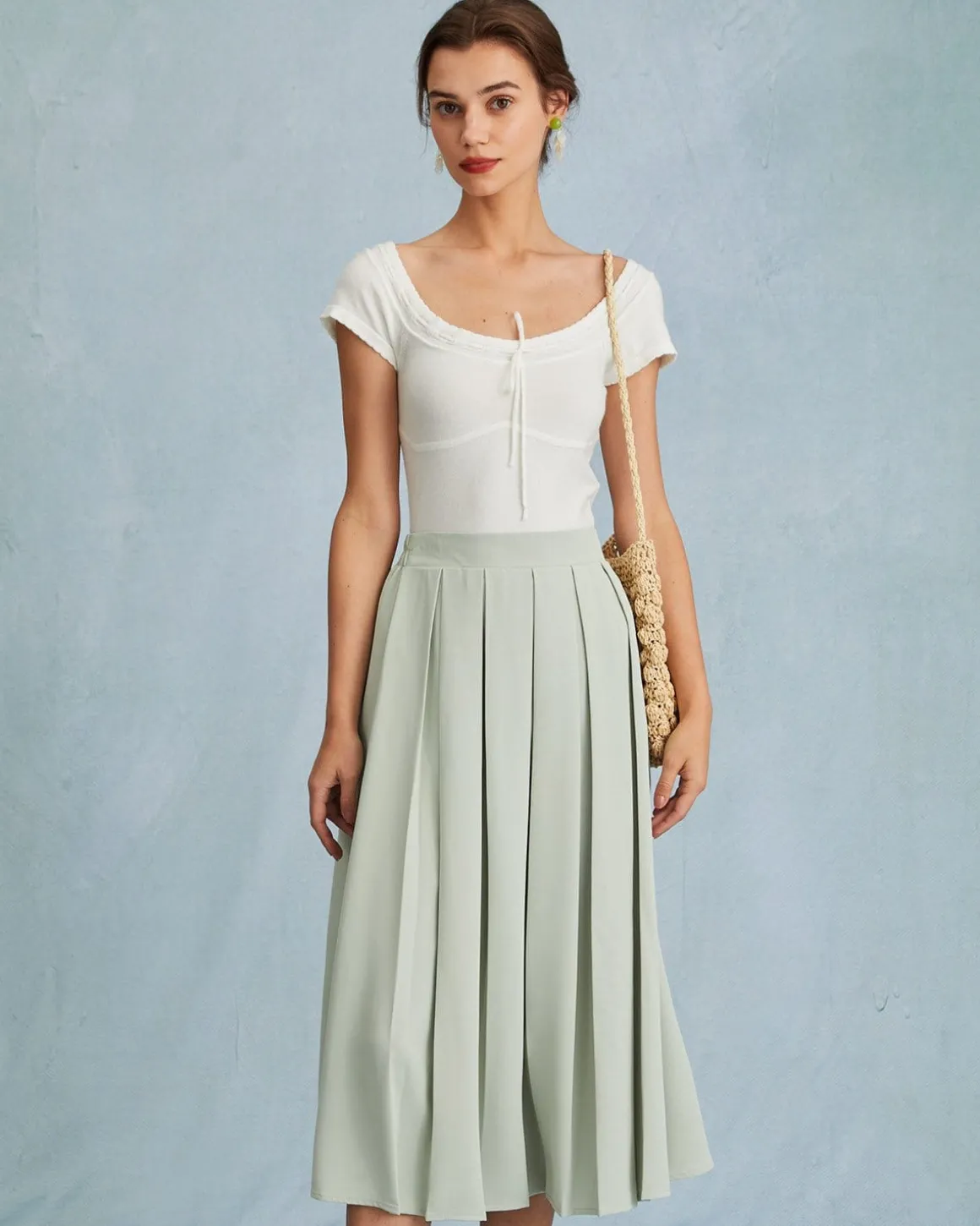 The White Scoop Neck Short Sleeve Knit Tee