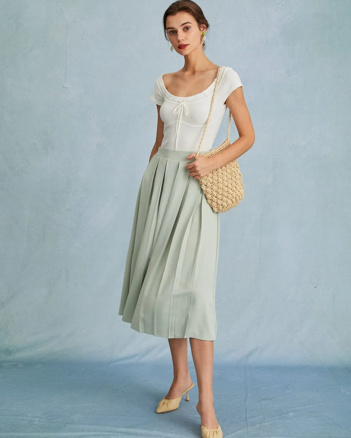 The White Scoop Neck Short Sleeve Knit Tee