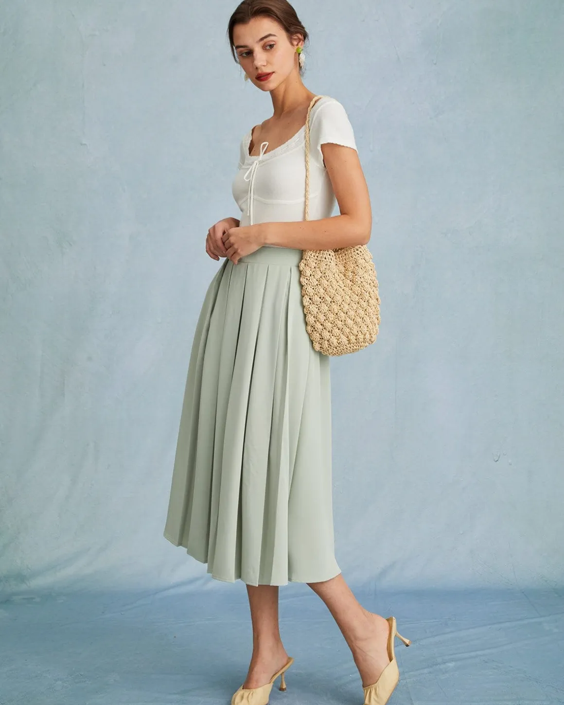 The White Scoop Neck Short Sleeve Knit Tee