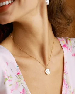 White Seashell Pendant Necklace