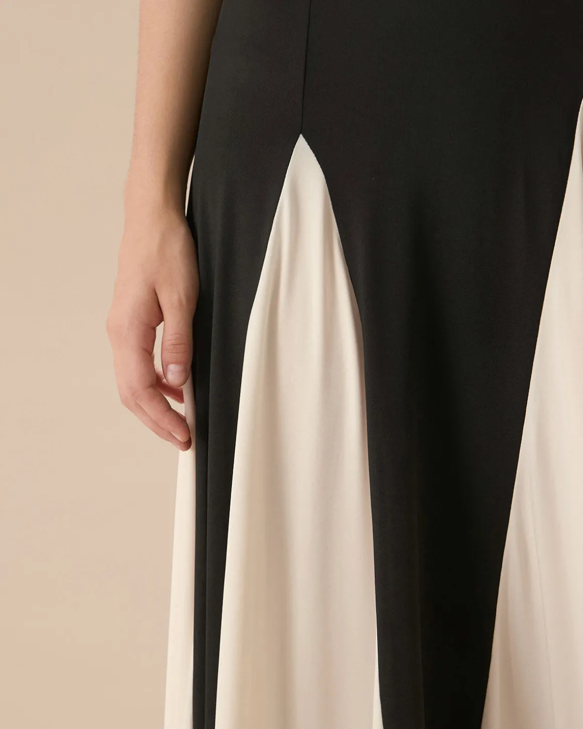 Women's Black Contrasting Pleated Slip Maxi Dress